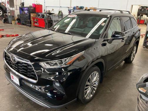 2022 Toyota Highlander Platinum
