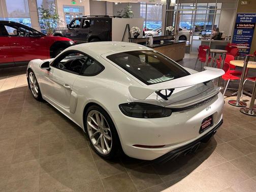 2022 Porsche 718 Cayman GT4