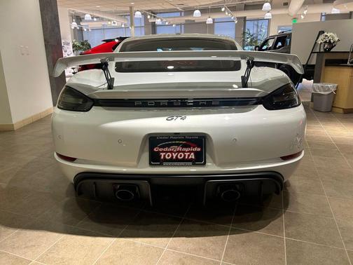 2022 Porsche 718 Cayman GT4