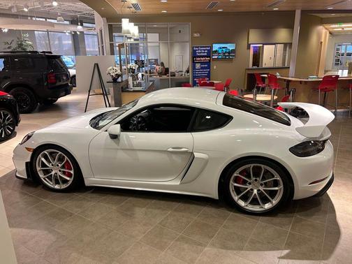 2022 Porsche 718 Cayman GT4