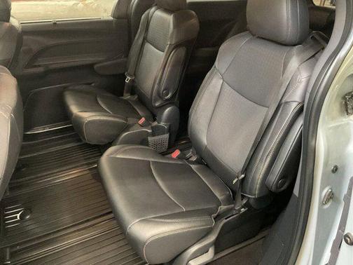 2023 Toyota Sienna Woodland Edition