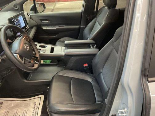 2023 Toyota Sienna Woodland Edition