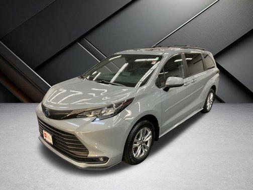 2023 Toyota Sienna Woodland Edition