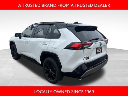 2022 Toyota RAV4 Hybrid SE