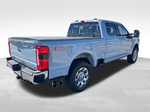 Glacier Gray Metallic Tri-Coat 2024 Ford F-250 Lariat