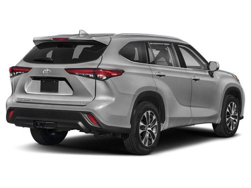 Celestial Silver Metallic 2021 Toyota Highlander XLE