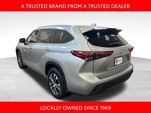 Celestial Silver Metallic 2021 Toyota Highlander XLE
