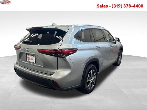 Celestial Silver Metallic 2021 Toyota Highlander XLE