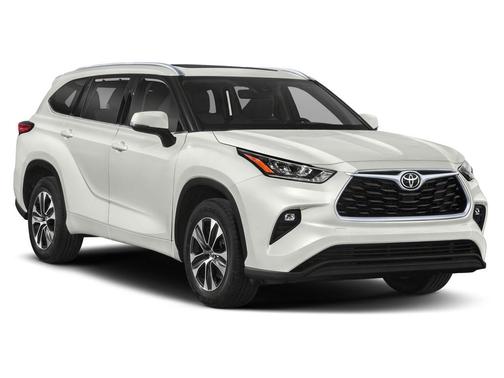 Celestial Silver Metallic 2021 Toyota Highlander XLE