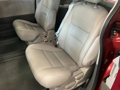 2020 Toyota Sienna XLE Premium