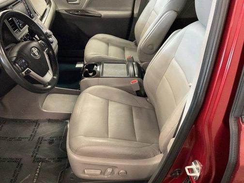 2020 Toyota Sienna XLE Premium