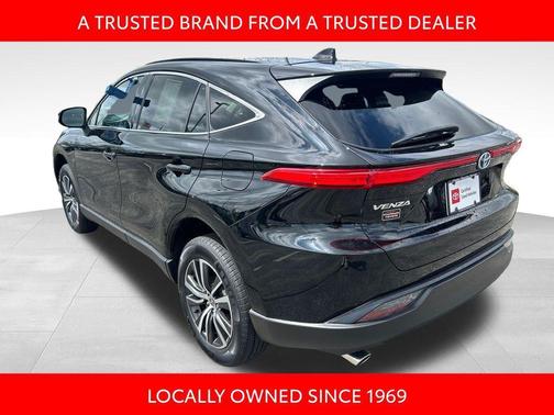 Black 2023 Toyota Venza LE