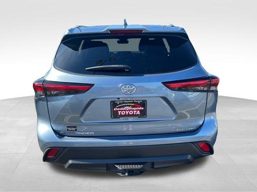 Moon Dust 2022 Toyota Highlander XLE