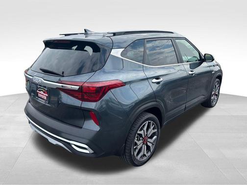 Gravity Gray 2022 Kia Seltos SX Turbo