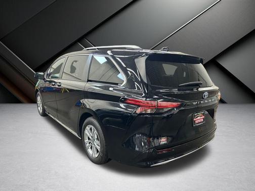 2021 Toyota Sienna Platinum