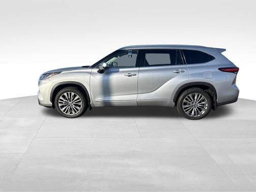 2022 Toyota Highlander Hybrid Platinum