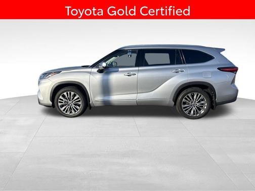 2022 Toyota Highlander Hybrid Platinum