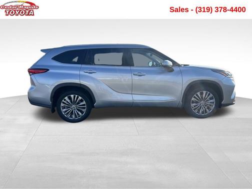 2022 Toyota Highlander Hybrid Platinum