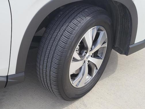 Crystal White Pearl 2025 Subaru Ascent Premium