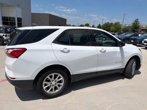 Summit White 2019 Chevrolet Equinox LS
