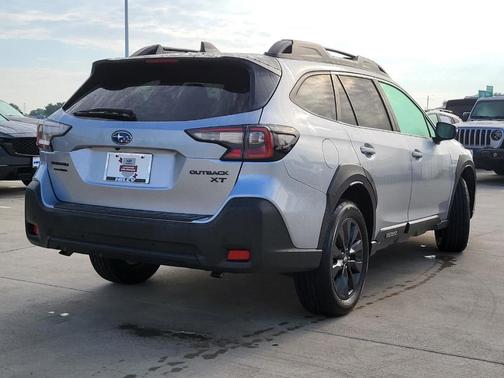 Ice Silver Metallic 2024 Subaru Outback Onyx Edition XT