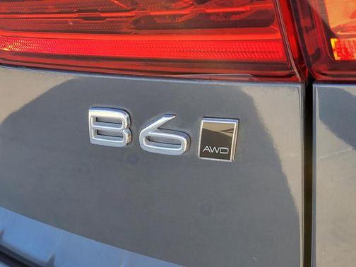 2022 Volvo XC60 B6 Inscription