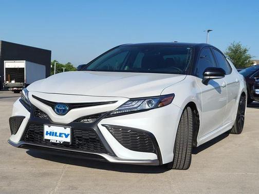 2022 Toyota Camry Hybrid XSE