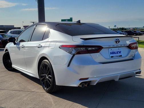 2022 Toyota Camry Hybrid XSE
