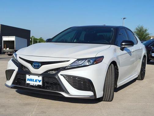 2022 Toyota Camry Hybrid XSE