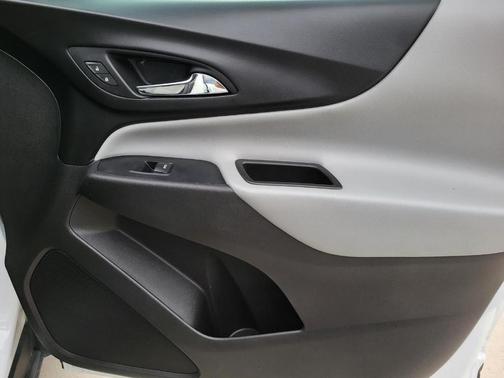 Summit White 2019 Chevrolet Equinox LS