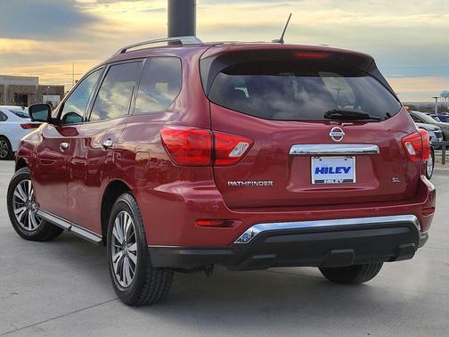 2017 Nissan Pathfinder SL