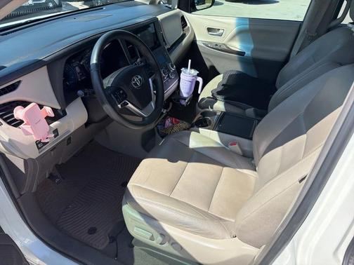 Blizzard Pearl 2015 Toyota Sienna XLE