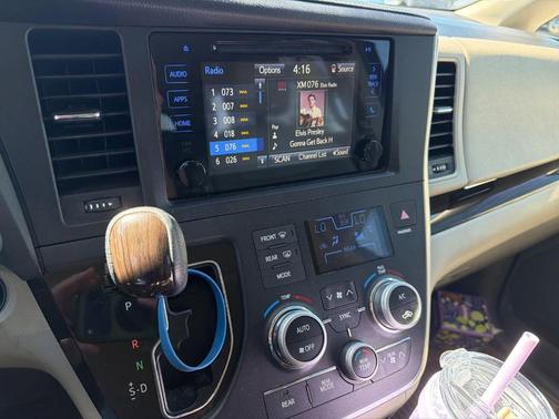 Blizzard Pearl 2015 Toyota Sienna XLE