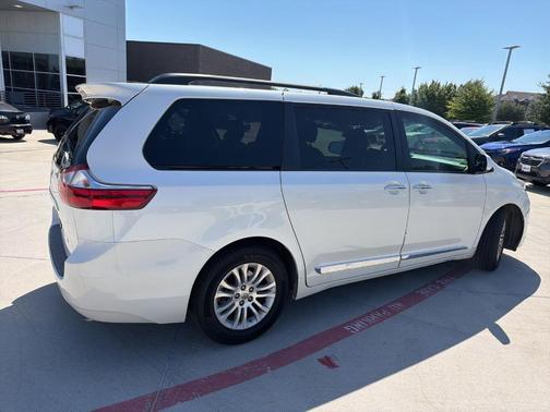 Blizzard Pearl 2015 Toyota Sienna XLE