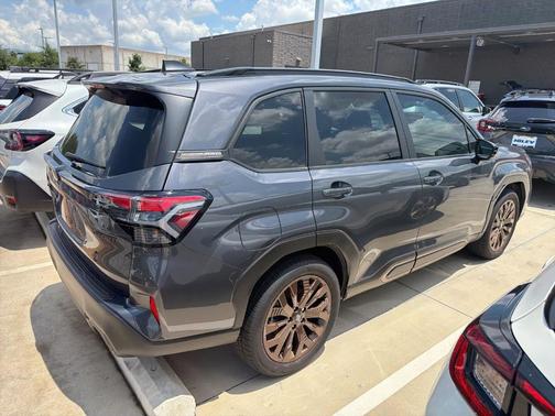 Magnetite Gray Metallic 2025 Subaru Forester Sport