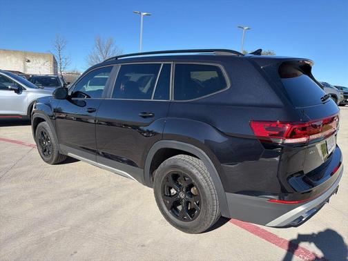 2024 Volkswagen Atlas 2.0T Peak Edition SEL