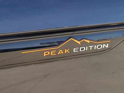 2024 Volkswagen Atlas 2.0T Peak Edition SEL