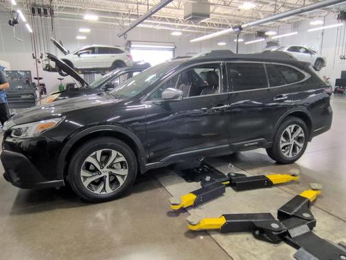 Crystal Black Silica 2021 Subaru Outback Touring