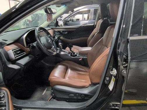 Crystal Black Silica 2021 Subaru Outback Touring