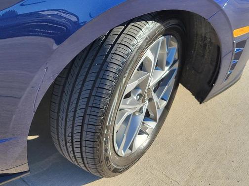 2022 Hyundai SONATA SEL