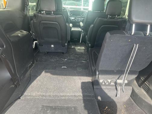 Ceramic Gray Clearcoat 2023 Chrysler Pacifica Touring-L