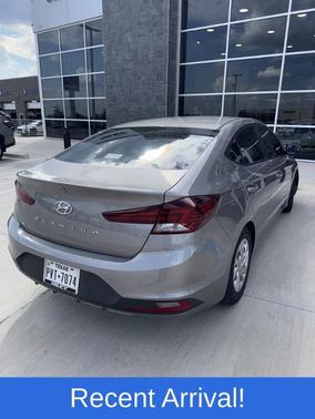 2020 Hyundai ELANTRA SE
