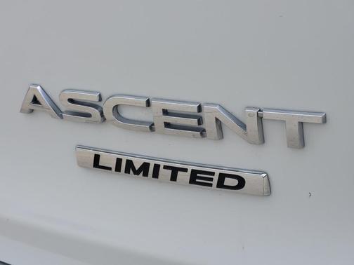 Crystal White Pearl 2023 Subaru Ascent Limited 7-Passenger