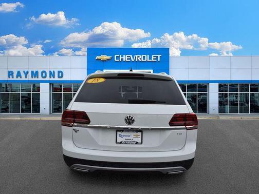 Pure White 2018 Volkswagen Atlas 2.0T SE