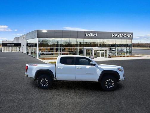 Super White 2018 Toyota Tacoma TRD Off Road