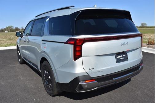 2025 Kia Carnival SX