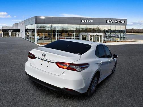 Super White 2018 Toyota Camry L