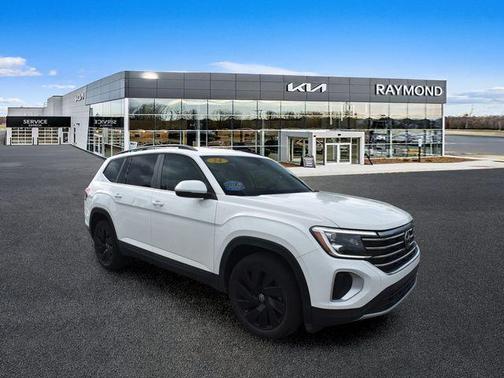 White 2024 Volkswagen Atlas 2.0T SE w/Technology 4MOTION