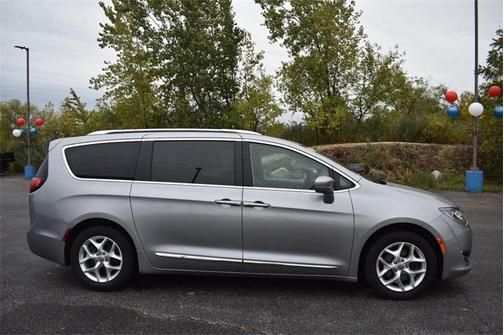 2018 Chrysler Pacifica Touring-L Plus