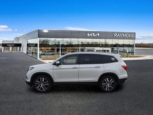 White 2018 Honda Pilot Elite
